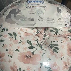 Boppy baby lounger